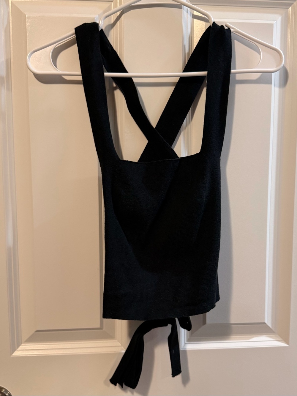 Le Lis Black Cross-Back Crop Tank